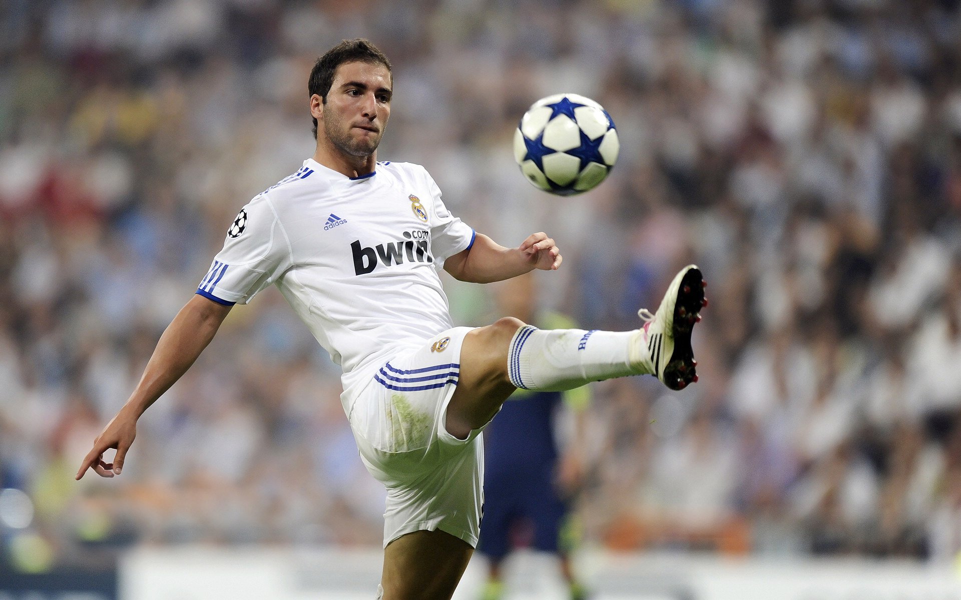 帕尔默一锤定音助尤文提前终结悬念，新西兰之旅成转折点