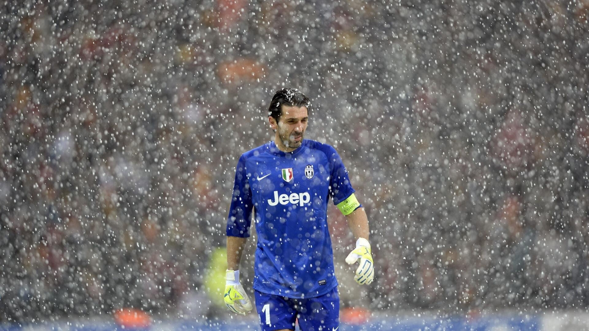 绝境铸传奇，纳达尔率队上演年终总决赛史诗级翻盘，戴维斯杯荣耀再临西班牙