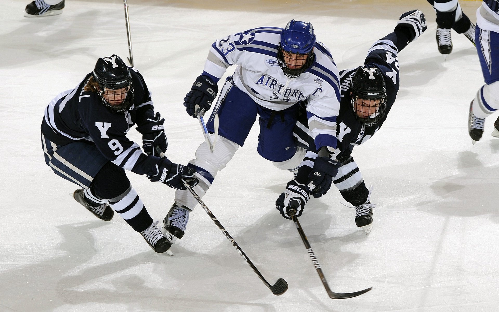 F1新赛季揭幕战之夜，萨卡成为胜负手